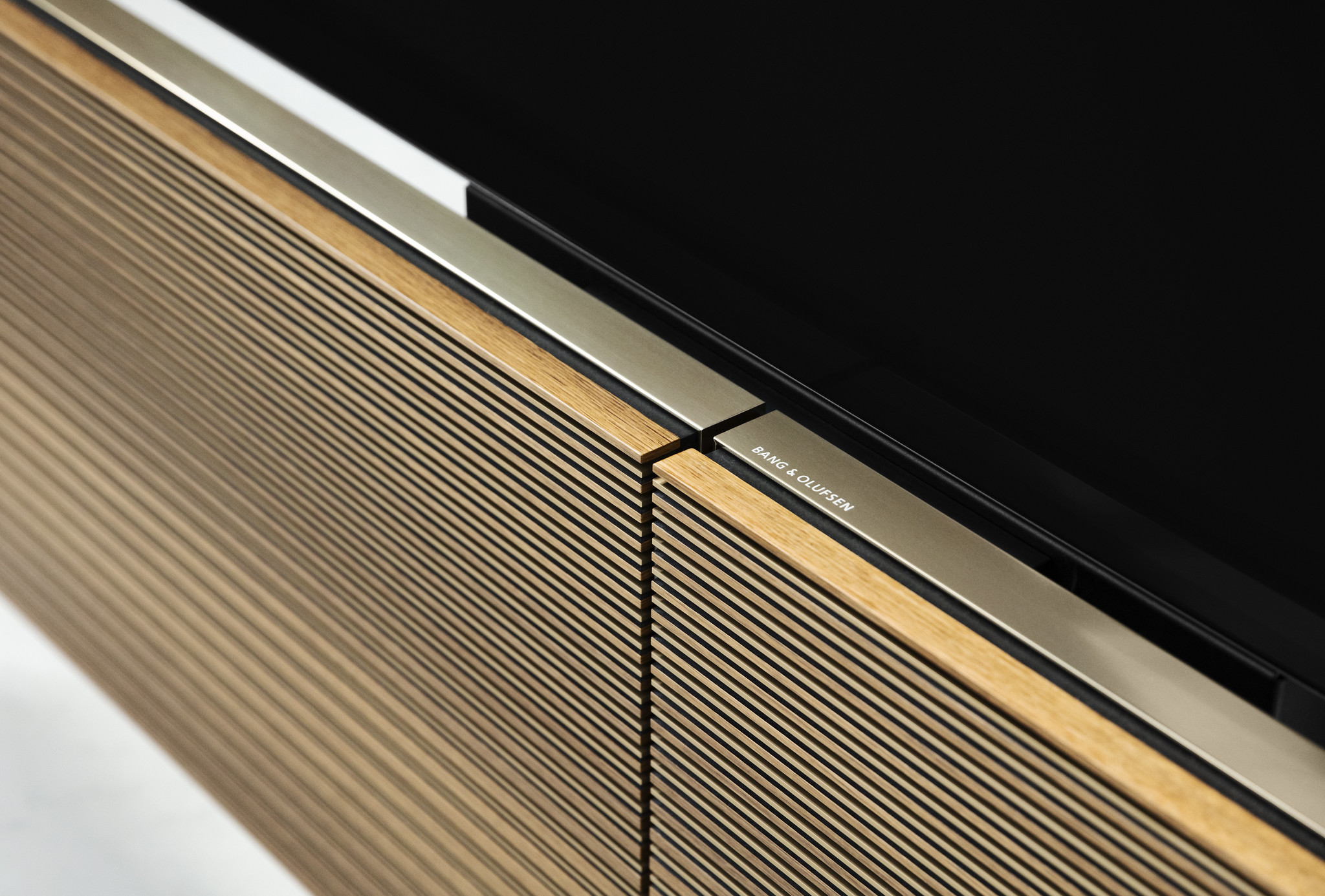 Телевизор Bang & Olufsen BeoVision Harmony 97 Natural Oak Wood - изображение 3
